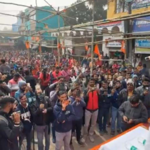 নন্দীগ্রামে অভিষেকের ‘ট্যাবলেট’ রাজনীতি! ‘চুরির মাল দিয়ে মানুষ কেনা যাবে না’, মেগা আক্রমণে শুভেন্দু