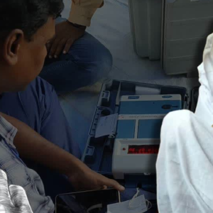 ১০২ বছর বয়সেও দিতে হবে পরীক্ষা! ১৯৫২ থেকে ভোট দেওয়া বৃদ্ধাকে এসআইআর শুনানির নোটিস