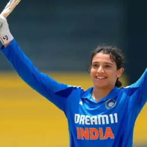 শুভমন গিলকে ছাপিয়ে যাওয়ার সুযোগ! বছরের শেষ ম্যাচে বিশ্বরেকর্ডের মুখে স্মৃতি মন্ধনা