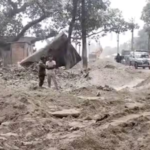 মহাসড়ক নির্মাণে লঙ্কাকাণ্ড! আলিপুরদুয়ারে হাসপাতালের দেওয়াল ভাঙতেই তুলকালাম, বন্ধ রাস্তার কাজ