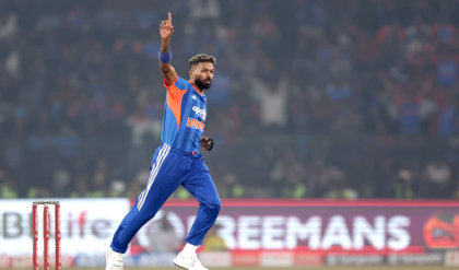 গার্লফ্রেন্ডের চোখে ‘রকস্টার’! সেঞ্চুরি করে হার্দিক গড়লেন বিশ্বরেকর্ড, প্রথম ভারতীয় হিসেবে এলিট ক্লাবে