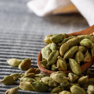 সকালে খালি পেটে একটি এলাচ খাওয়ার উপকার জানেন? তাহলে পড়ুন