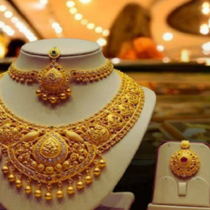 বিয়ের মরসুমে বড় খবর! একদিনে কতটা সস্তা হল সোনা? ৬ ডিসেম্বর, শনিবারের লেটেস্ট দর জানুন