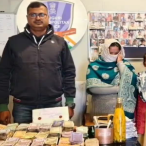 শিলিগুড়িতে পুলিশের মেগা অপারেশন! মহিলা মাদক কারবারির ঘরে মিলল ৫ লক্ষ টাকা ও ব্রাউন সুগার