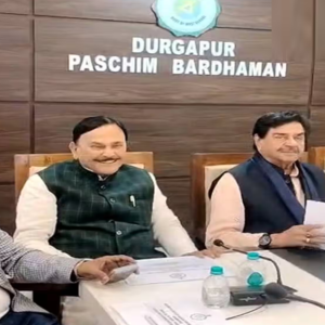 এক ছাদের তলায় সাংসদ থেকে মন্ত্রী! দুর্গাপুরে মেগা প্রশাসনিক বৈঠকে উন্নয়নের রূপরেখা