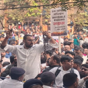 কলকাতায় ধুন্ধুমার! ওপার বাংলায় হিন্দু খুনের প্রতিবাদে উত্তাল রাজপথ, পুলিশের লাঠিচার্জে আহত বহু