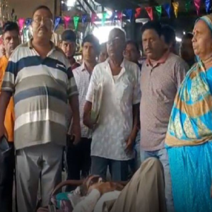 হাহাকার! শীতের রাতেও জলের জন্য পথ অবরোধ, অন্ডালে ইসিএল আবাসনবাসীর ক্ষোভ