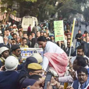 “অমানুষিক অত্যাচার বন্ধ হোক,” ভোটার লিস্টের চাপে কাজ বন্ধ করে রাজপথে শত শত শিক্ষক