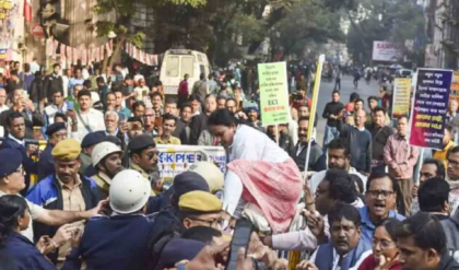 “অমানুষিক অত্যাচার বন্ধ হোক,” ভোটার লিস্টের চাপে কাজ বন্ধ করে রাজপথে শত শত শিক্ষক