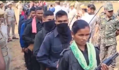 নকশালগড়ে বড়সড় ধস! ২২ জন সক্রিয় ক্যাডারের আত্মসমর্পণ, রক্তক্ষয়ী সংঘাতের ইতি?