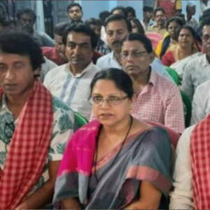 ঠাকুরবাড়িতে ধুন্ধুমার! শান্তনু বনাম মমতাবালা অনুগামীদের রক্তক্ষয়ী সংঘর্ষ, মাটিতে ফেলে মারধর দুপক্ষকে