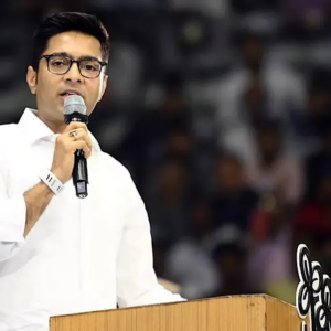 ২৬ ডিসেম্বরে ১০ হাজার বিএলএ-র মেগা ক্লাস! এসআইআর পর্বে ভুলচুক রুখতে সরাসরি ময়দানে নামছেন অভিষেক