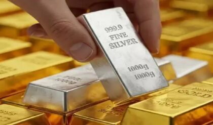 সোনা সস্তা হলেও ধরাছোঁয়ার বাইরে রুপো! এক সপ্তাহে কেজি প্রতি বাড়ল ১৫,০০০ টাকা