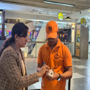 ৩ দিনেই গ্রাহকদের আস্থা ফিরল! স্যানিটেশন জনিত ত্রুটি সারিয়ে লখনউয়ের কেএফসি আউটলেট আবার খুলল