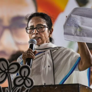 ভোটার তালিকা সংশোধনে উত্তাল বাংলা SIR বিতর্কে নির্বাচন কমিশন বনাম তৃণমূল, হাইকোর্ট পর্যন্ত গড়াল মামলা