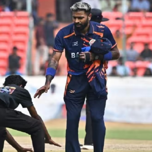 হার্দিককে দেখতে ভিড়! নিরাপত্তার কারণে জিমখানা গ্রাউন্ড থেকে ম্যাচ স্থানান্তরিত হলো রাজীব গান্ধী স্টেডিয়ামে