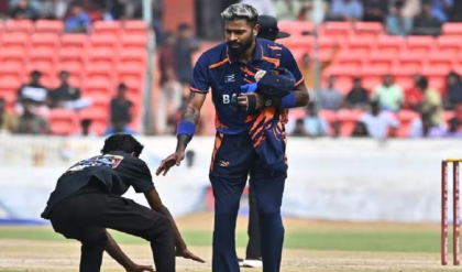 হার্দিককে দেখতে ভিড়! নিরাপত্তার কারণে জিমখানা গ্রাউন্ড থেকে ম্যাচ স্থানান্তরিত হলো রাজীব গান্ধী স্টেডিয়ামে