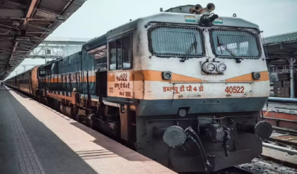 রেলের ভাঁড়ারে টান! চার মাসের বদলে দু’মাস হতেই কমছে ওয়েটিং লিস্ট, আয়ের নয়া সঙ্কটে ভারতীয় রেল