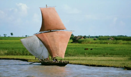 জলের তলায় ৫০০ বছরের ইতিহাস! নৌকা চড়ে কালিপুজো দেখতে পুরুলিয়ায় ভক্তদের ঢল