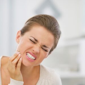 আক্কেল দাঁতের অসহ্য যন্ত্রণা থেকে মুক্তি চান, জেনেনিন কি করবেন