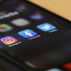 সোশ্যাল মিডিয়ায় নীল ছবির রমরমা রুখতে কড়া কেন্দ্র! অশ্লীল কন্টেন্ট না সরালে এবার কড়া আইনি কোপ