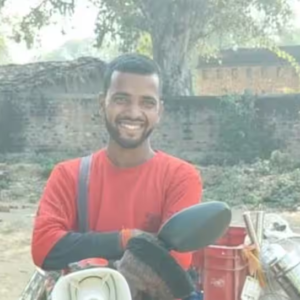 বাইকে চড়ে হাজার কিলোমিটার পাড়ি! মহিলাদের চুল কিনে লাখপতি কানপুরের ২০ বছরের যুবক