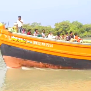 দীর্ঘ ৩ মাসের আইনি জটিলতার অবসান! জলসীমান্তে ভারত ও বাংলাদেশের ৭৯ জন মৎস্যজীবী বন্দির বিনিময়
