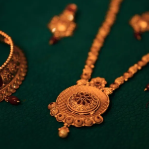 স্বর্ণের দামে স্বস্তি সামান্য! লাখে ঘোরা সোনার দাম আজ কত? দেখুন কলকাতা-মুম্বইয়ে ২২ ক্যারেটের নতুন রেট