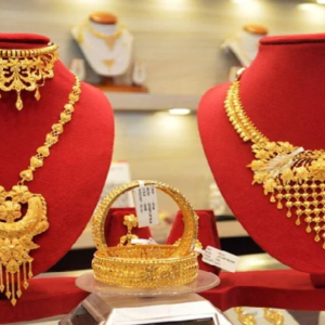 বিয়ের মরশুমে বিরাট সুখবর! টানা দ্বিতীয় দিন কমল সোনার দাম, দেখুন আজ ২২K ও ২৪K-এর নতুন রেট