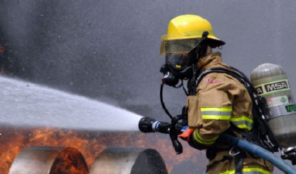 ভয়ঙ্কর অগ্নিকাণ্ড: আনন্দপুরের গুলশন কলোনির বহুতলে দাউদাউ আগুন! রঙের গুদাম থেকে ছড়াল শিখা, নামল দমকলের ১০টি ইঞ্জিন