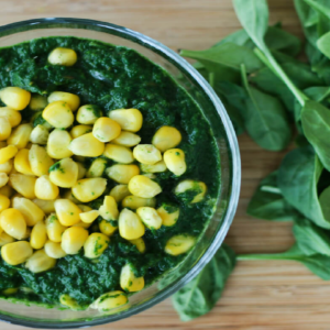 রাতে হালকা, অথচ জমিয়ে দেবে মন! ১০ মিনিটে বানিয়ে ফেলুন ‘ধোঁয়া ওঠা’ পালং কর্ন কারি