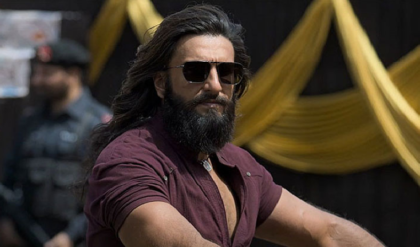 ‘এন্টারটেনমেন্ট, এন্টারটেনমেন্ট, এন্টারটেনমেন্ট’! রণবীর সিংয়ের ‘ধুরন্ধর’ দেখে মুগ্ধ দর্শক, ৪/৫ স্টার রেটিং নেটপাড়ায়