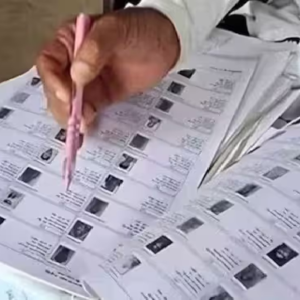 ‘উদ্দেশ্যপ্রণোদিত গাফিলতি পেলেই FIR’ নিবিড় পরিমার্জনের মাঝে সমস্ত রাজ্যের বিএলওদের সতর্ক করল নির্বাচন কমিশন