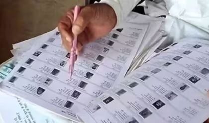 ‘উদ্দেশ্যপ্রণোদিত গাফিলতি পেলেই FIR’ নিবিড় পরিমার্জনের মাঝে সমস্ত রাজ্যের বিএলওদের সতর্ক করল নির্বাচন কমিশন