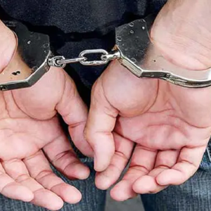 মন্দির-স্কুলের সামনে ‘চপের দোকানের আড়ালে’ মধুচক্র! হাতেনাতে ধরে নদিয়ার বেতাই বাজারে তীব্র চাঞ্চল্য