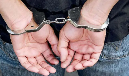 মন্দির-স্কুলের সামনে ‘চপের দোকানের আড়ালে’ মধুচক্র! হাতেনাতে ধরে নদিয়ার বেতাই বাজারে তীব্র চাঞ্চল্য