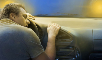 ভুলেও গাড়ি চালানোর সময় এই কাজগুলো করবেন না, জেনেনিন ও সতর্ক থাকুন