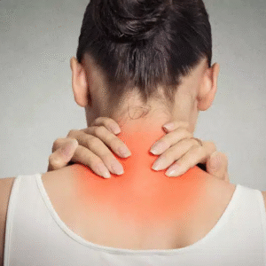 ঘাড় ব্যথায় কষ্ট পাচ্ছেন? ঝটপট আরাম পেতে জানুন কী করবেন