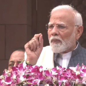 উপরাষ্ট্রপতি সিপি রাধাকৃষ্ণণকে স্বাগত জানালেন মোদী! শীতকালীন অধিবেশন নিয়ে বার্তা দিলেন সংসদ চত্বর থেকে