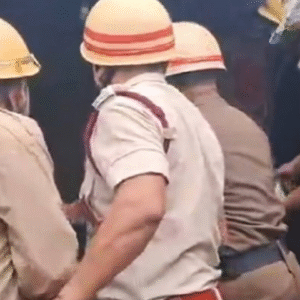 অল্পের জন্য রক্ষা পুরুলিয়া শহরের! ট্যাক্সি স্ট্যান্ড মোড়ের কাছে গ্যাস সিলিন্ডার থেকে ভয়াবহ অগ্নিকাণ্ড