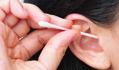 কান খোঁচানোর অভ্যাস আপনার? তাহলে দেরি না করে অবশ্যই এটি পড়ুন