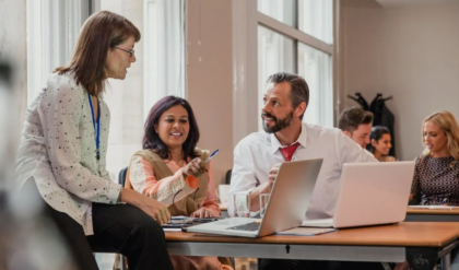 কর্মক্ষেত্রে বন্ধুত্ব আগে নাকি পেশাদারিত্ব? জানুন কি মত বিশেষজ্ঞদের