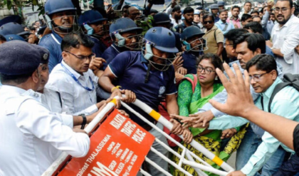 ‘প্রশাসনের অবহেলায় মৃত্যু’ মৃত BLO-দের পরিবারকে আর্থিক সাহায্য ও নিরাপত্তার দাবিতে সিইও অফিসের বাইরে বিক্ষোভ ও ধর্না