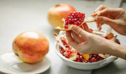 বেদানা: শুধু ফল নয়, এর কিছু আশ্চর্য উপকারিতা আপনাকে চমকে দেবে