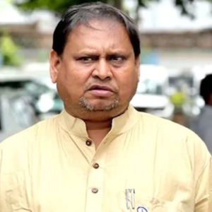 ‘আমায় ডেকে এনে ষড়যন্ত্র!’ সাসপেন্ডের খবর পেয়েই জনসভার স্থল থেকে বেরিয়ে গেলেন হুমায়ুন, দিলেন নতুন দল গড়ার ডাক