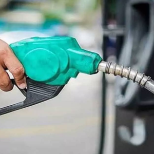 পেট্রোল-ডিজেল থেকে বিদেশ শিক্ষা! টাকার দর কমায় কোন কোন জিনিসের দাম বাড়বে? কারণ জানাল কেন্দ্র