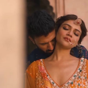 নিখিলের সঙ্গে সম্পর্ক কি তবে অতীত? ‘বয়ফ্রেন্ডের হুডি চুরি করার অভ্যাসটা পূরণ হবে না,’ মন্তব্যে রহস্য বাড়ালেন সৌরসেনী মিত্র