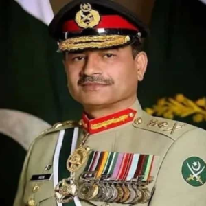 প্রেসিডেন্টের সমান ক্ষমতা, আজীবন আইনি মুক্তি! নতুন CDS আসিম মুনিরকে নিয়ে বিশ্বজুড়ে কেন এত আলোচনা?