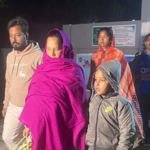 ‘বাংলায় কথা বলায় বাংলাদেশি তকমা’! দিল্লি থেকে পুশব্যাক হওয়া সোনালি-পুত্রকে ফেরাল ভারত, কিন্তু বাকি ৪ জন কোথায়?