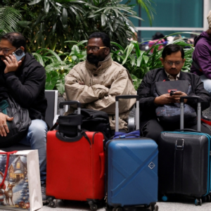 ইন্ডিগোর বিমান বাতিলের ধাক্কা সামলাতে রেলের মাস্টারস্ট্রোক! ৩৭টি প্রিমিয়াম ট্রেনে ১১৬টি বাড়তি কামরা, চলছে ৪টি স্পেশাল ট্রেনও